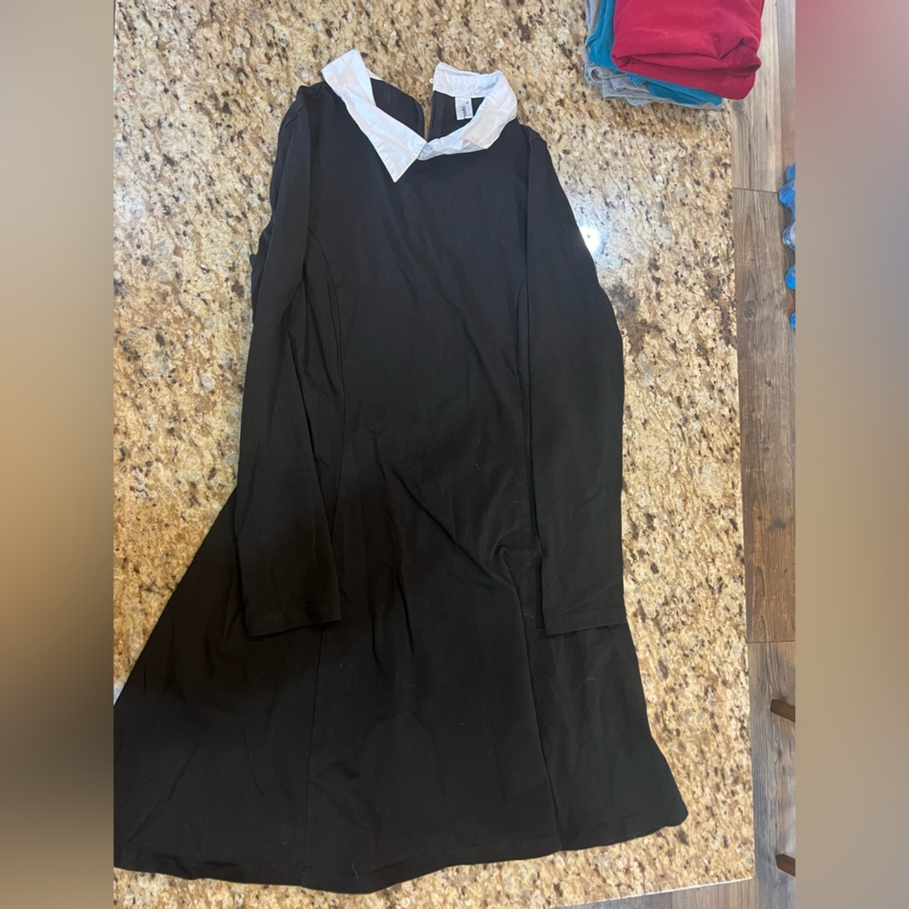 Chic Black Long Sleeve Dress with White Collar
